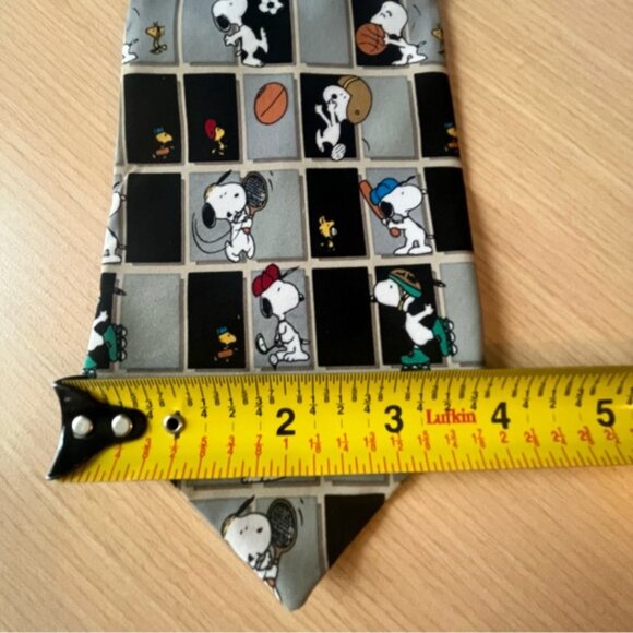 Peanuts Snoopy Sports/Athletic 100% Polyester Tie - Picture 5 of 5